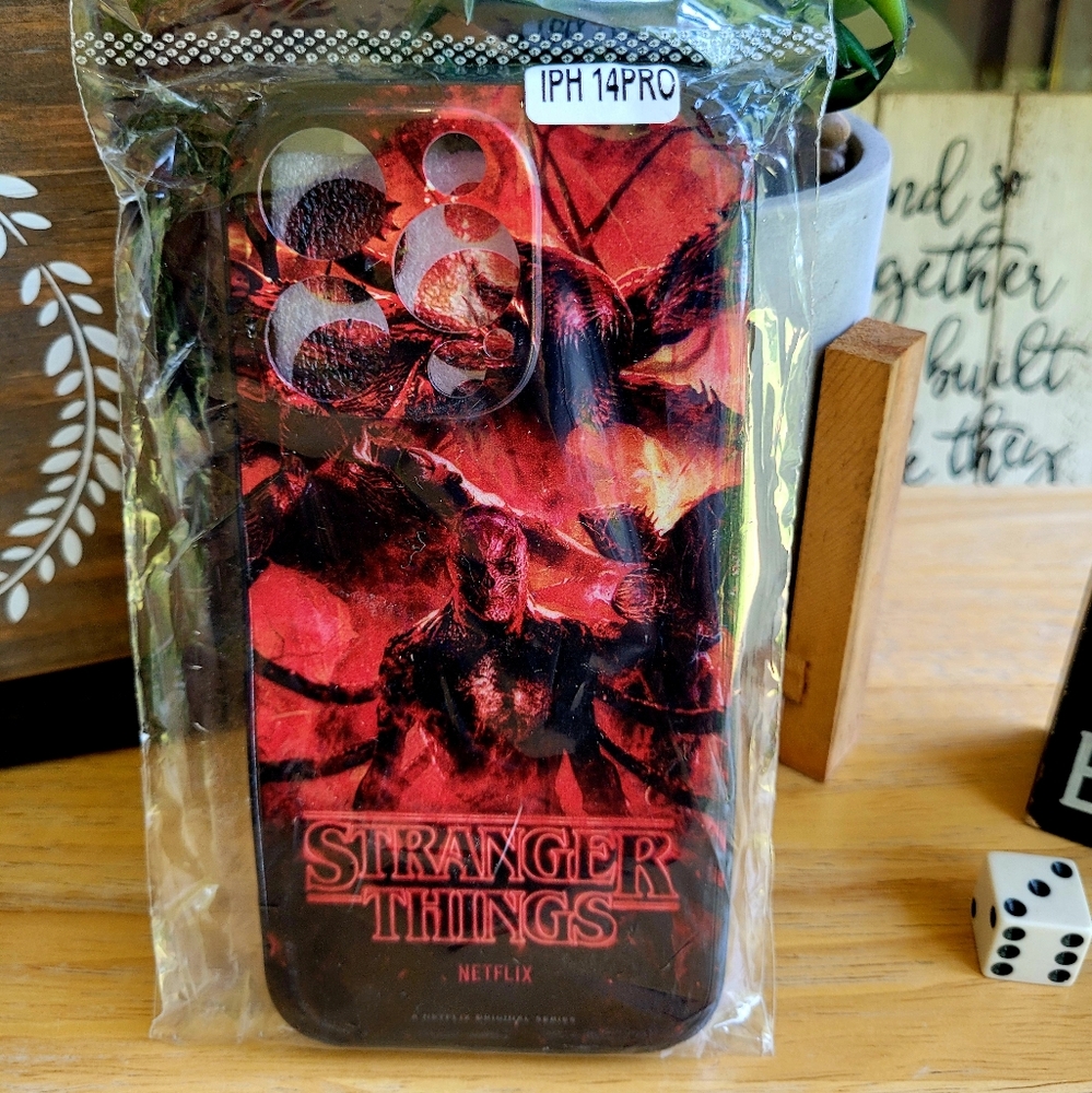Stranger Things iphone 14 Pro Phone Case